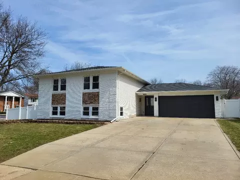 6831 Plymouth Rd, Downers Grove, IL 60516