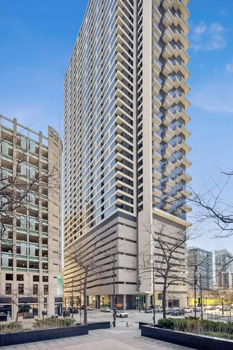 235 W Van Buren St #2513, Chicago, IL 60607