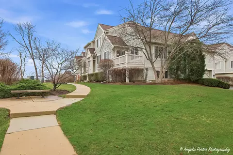 324 New Haven Dr #324, Cary, IL 60013
