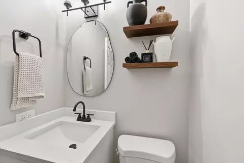 Bath - 1880 Gleneagle Cir, Elgin, IL 60123 photo 1 of 5