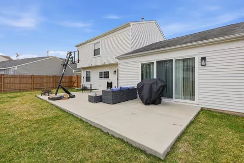 Exterior - 1880 Gleneagle Cir, Elgin, IL 60123 photo 4 of 5