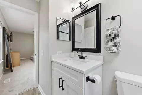 Bath - 1880 Gleneagle Cir, Elgin, IL 60123 photo 4 of 5