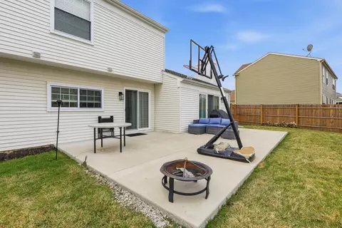 Exterior - 1880 Gleneagle Cir, Elgin, IL 60123 photo 5 of 5