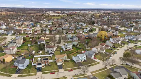 View/Area - 1880 Gleneagle Cir, Elgin, IL 60123 photo 2 of 3