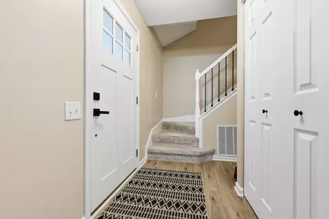 Entry Way - 1880 Gleneagle Cir, Elgin, IL 60123 photo 2 of 2