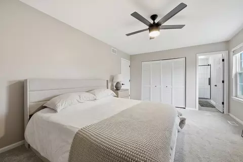 Bedroom - 1880 Gleneagle Cir, Elgin, IL 60123 photo 3 of 4