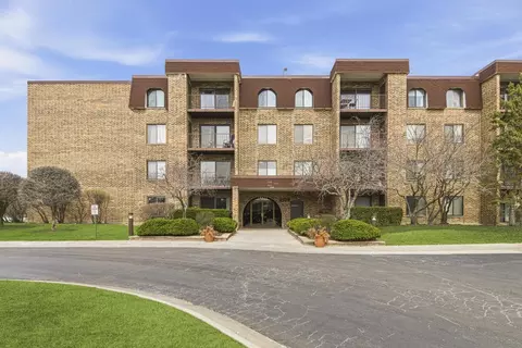 2100 Valencia Dr #114B, Northbrook, IL 60062