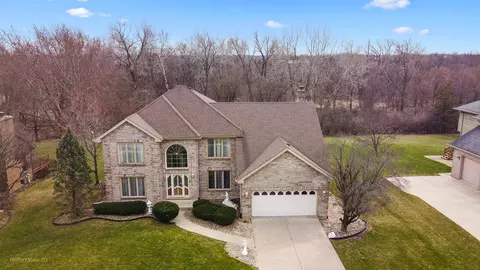7233 Southwick Dr, Frankfort, IL 60423