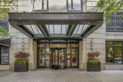 10 E Delaware Pl #18E, Chicago, IL 60611