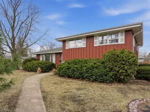 492 1st Ave, Des Plaines, IL 60016