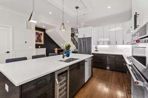Kitchen - 700 E 46th St, Chicago, IL 60653 photo 2 of 4