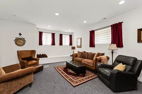 Living - 700 E 46th St, Chicago, IL 60653 photo 4 of 5