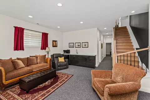 Entry Way - 700 E 46th St, Chicago, IL 60653 photo 2 of 2