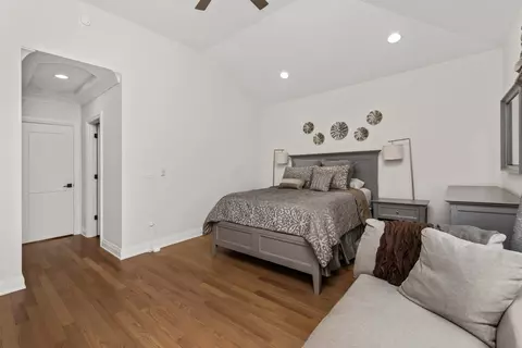 Bedroom - 700 E 46th St, Chicago, IL 60653 photo 5 of 5