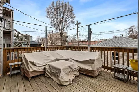 Exterior - 700 E 46th St, Chicago, IL 60653 photo 3 of 5