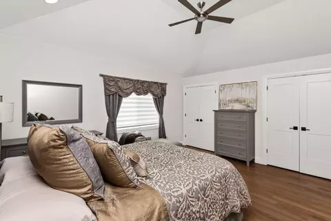 Bedroom - 700 E 46th St, Chicago, IL 60653 photo 4 of 5