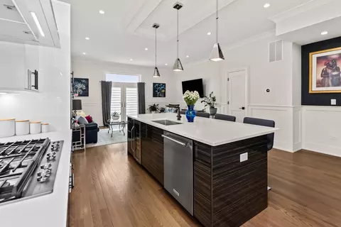 Kitchen - 700 E 46th St, Chicago, IL 60653 photo 3 of 4