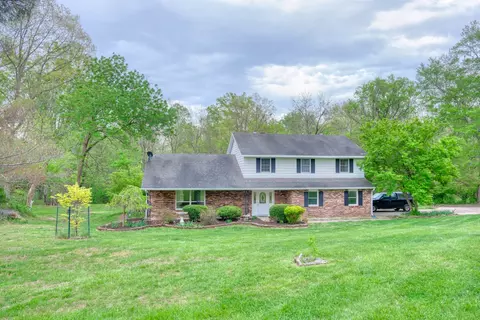 261 High Forest Dr, Carbondale, IL 62903
