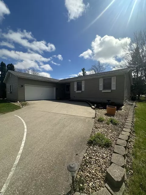 610 Kelley Dr, Heyworth, IL 61745