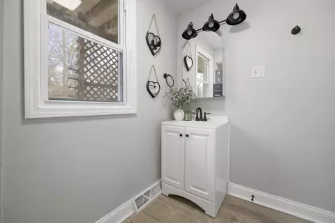 Bath - 38169 N 3rd Ave, Spring Grove, IL 60081 photo 2 of 3