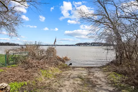 View/Area - 38169 N 3rd Ave, Spring Grove, IL 60081 photo 1 of 1