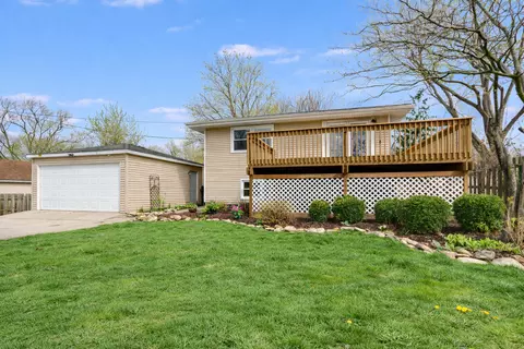 106 Crescent Rd, Fox River Grove, IL 60021