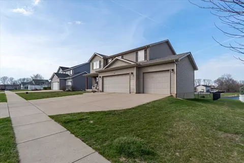 Exterior - 2511 Grey Fox Trl, Bloomington, IL 61705 photo 3 of 10