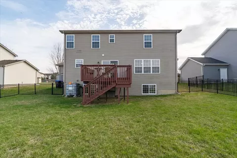 Exterior - 2511 Grey Fox Trl, Bloomington, IL 61705 photo 8 of 10