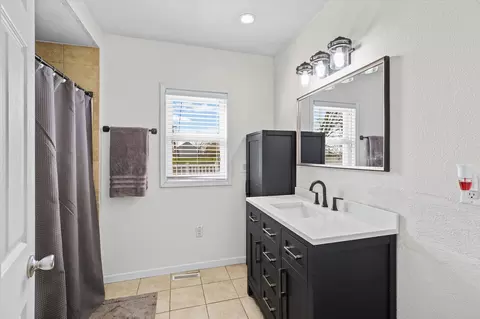Bath - 107 E Washington St, Congerville, IL 61729 photo 2 of 2
