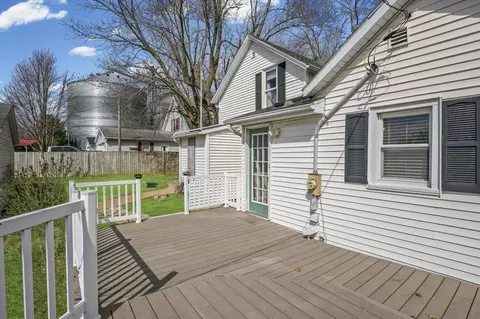 Exterior - 107 E Washington St, Congerville, IL 61729 photo 7 of 13