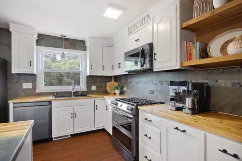 Kitchen - 703 Crestview Dr, Ingleside, IL 60041 photo 3 of 6