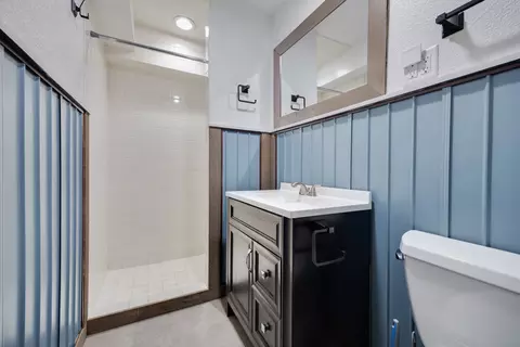 Bath - 703 Crestview Dr, Ingleside, IL 60041 photo 5 of 5