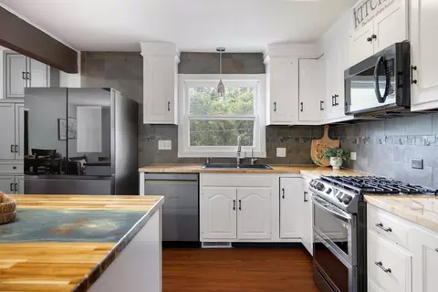 Kitchen - 703 Crestview Dr, Ingleside, IL 60041 photo 4 of 6