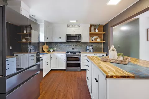 Kitchen - 703 Crestview Dr, Ingleside, IL 60041 photo 2 of 6