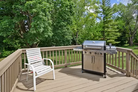Exterior - 703 Crestview Dr, Ingleside, IL 60041 photo 5 of 7