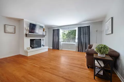 Living - 703 Crestview Dr, Ingleside, IL 60041 photo 1 of 4