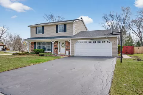 360 Pebble Creek Dr, Lake Zurich, IL 60047
