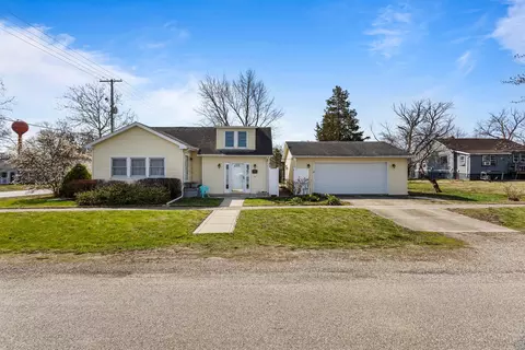 205 E Front St, Fisher, IL 61843