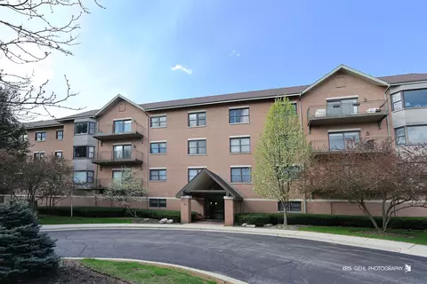 20 Trafalgar Sq #304, Lincolnshire, IL 60069
