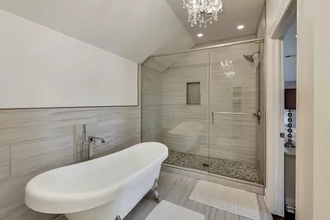 Bath - 2824 Central Rd, Glenview, IL 60025 photo 4 of 7