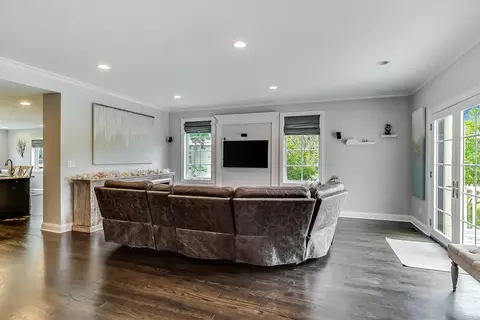 Living - 2824 Central Rd, Glenview, IL 60025 photo 3 of 4