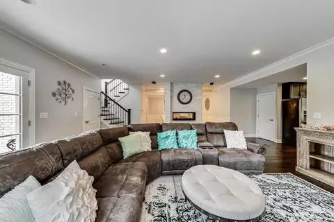 Living - 2824 Central Rd, Glenview, IL 60025 photo 2 of 4