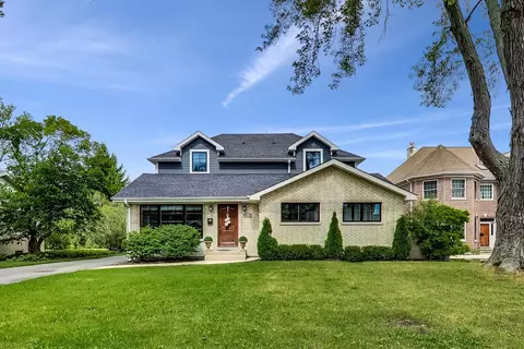 2824 Central Rd, Glenview, IL 60025