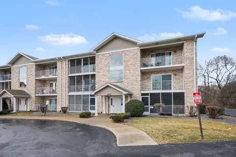 16032 Crystal Creek Dr #2B, Orland Park, IL 60462