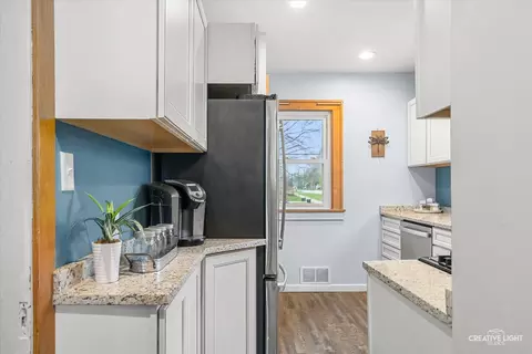 Kitchen - 644 Columbia Ave, Elgin, IL 60120 photo 1 of 3