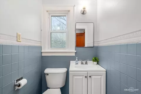 Bath - 644 Columbia Ave, Elgin, IL 60120 photo 1 of 2