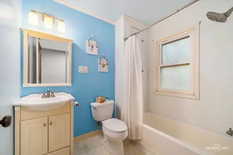 Bath - 644 Columbia Ave, Elgin, IL 60120 photo 2 of 2