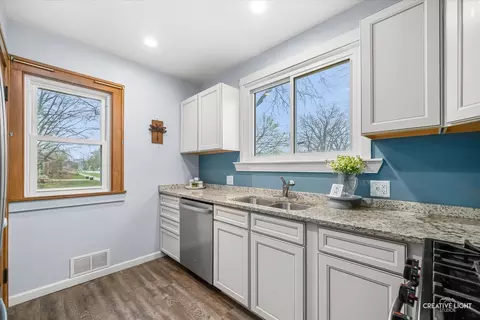 Kitchen - 644 Columbia Ave, Elgin, IL 60120 photo 2 of 3