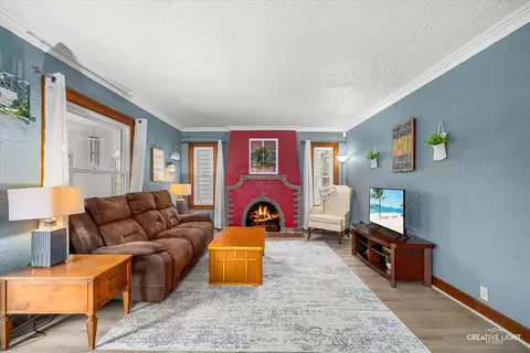 Living - 644 Columbia Ave, Elgin, IL 60120 photo 1 of 2