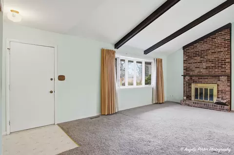 Living - 4911 W Bromley Dr, Mchenry, IL 60050 photo 1 of 6